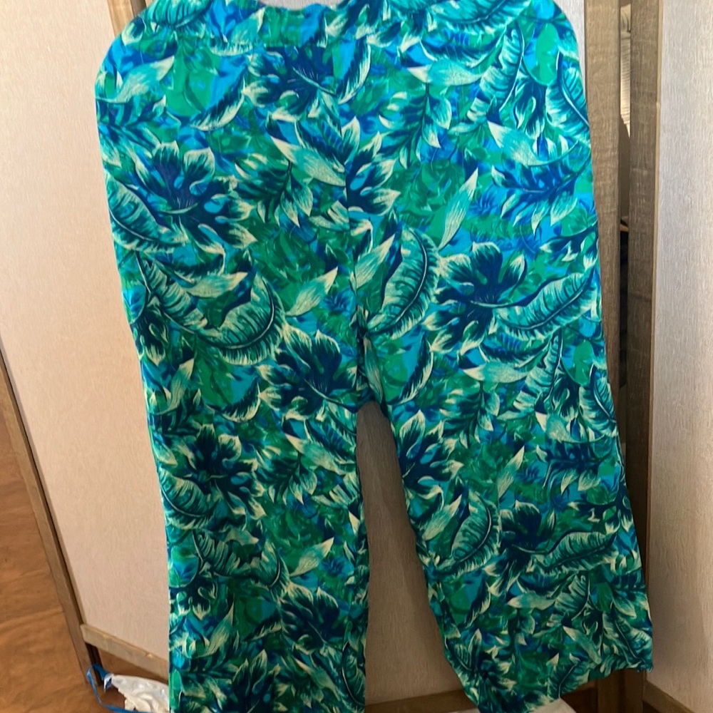 FINAL MARKDOWN Caribbean Joe Blue and Green Leaf cropped Pants pxl